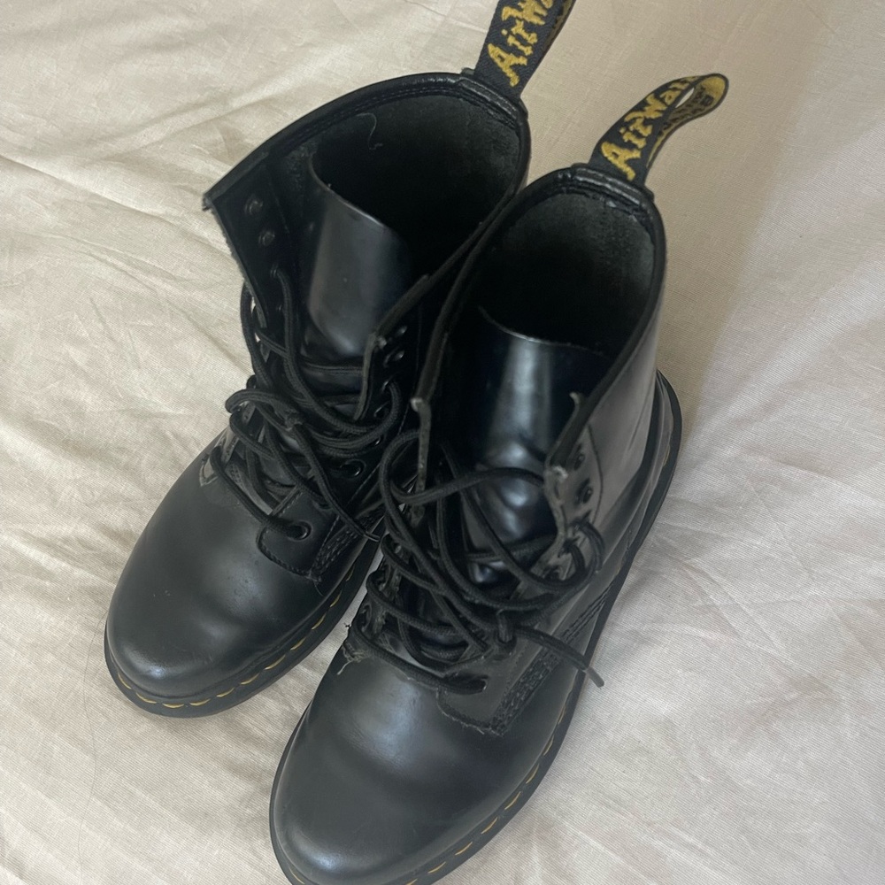 “Doc Martens” Dr. Martens Women's 1460 Boots (WOMENS SIZE 8)